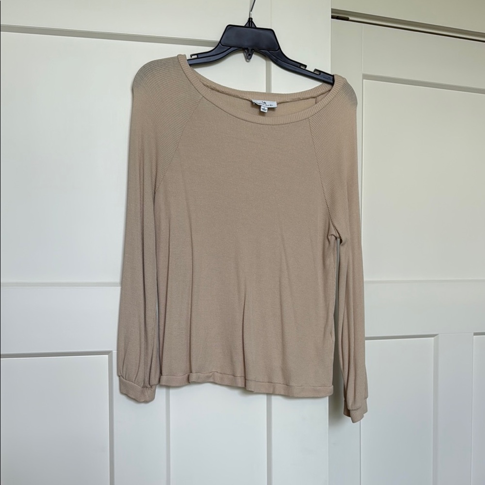 Urban Daizy Women's Tan Long Sleeve Top with Cuffed Sleeves